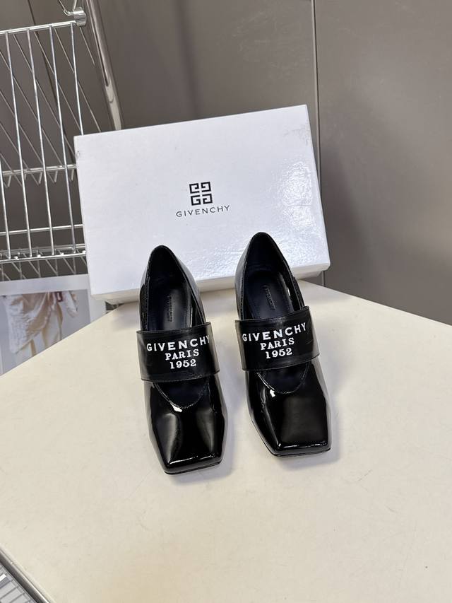Givenchy Sliced Square High Heels (Zhang Ruonan's Style) Many celebrities and fa