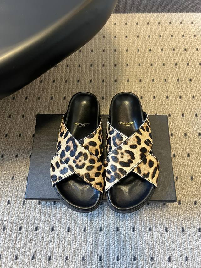 Saintlauren*25Ss Spring/Summer New Leopard Print Cross-Strap Slippers The upper