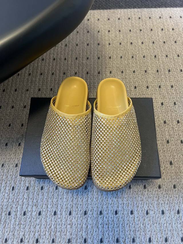 Saintlauren*25Ss Autumn/Winter Rhinestone Mule Slip-on Casual Shoes The upper is