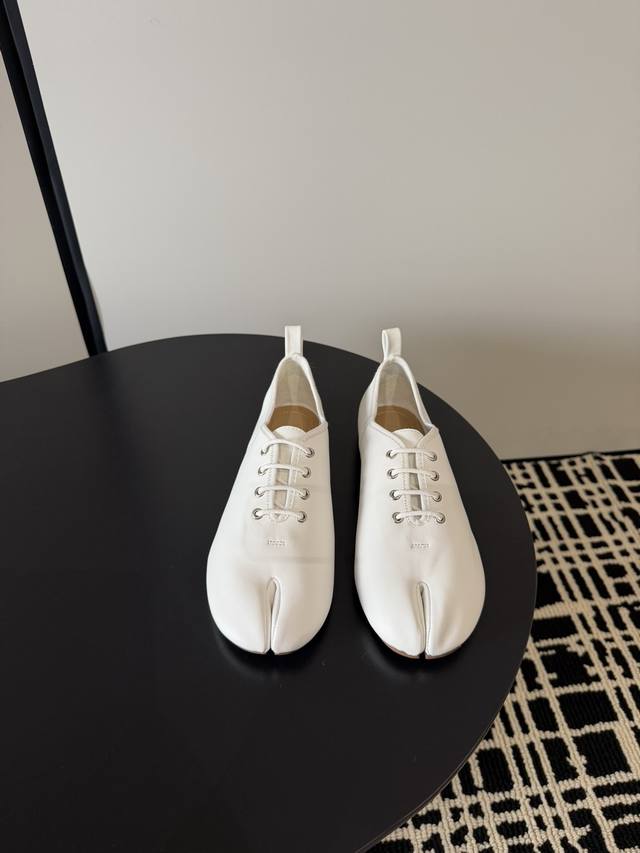 Latest Sheepskin Lace-up Loafers Two-tone new lace-up design with sheepskin, sup