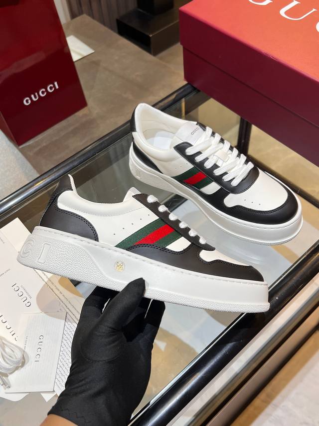 2025 Autumn/Winter New Arrival. Couple's Platform White Sneakers. High-quality (