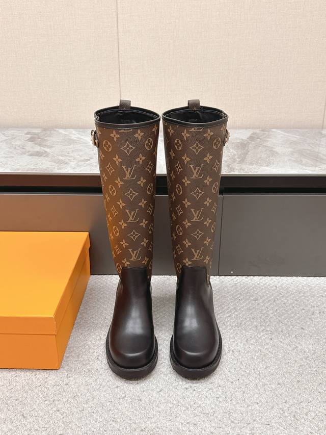 Louis Vuitton Fall/Winter Newest Long Boots. Highly recommended by celebrities
