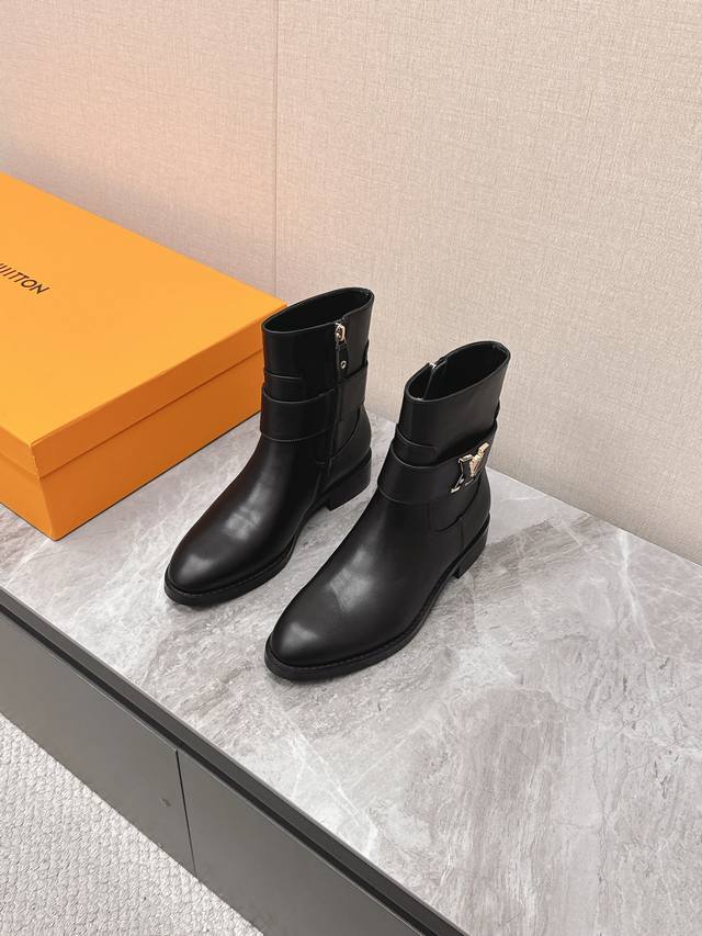 Louis Vuitton Fall/Winter Newest Ankle Boots. Highly recommended by celebrities