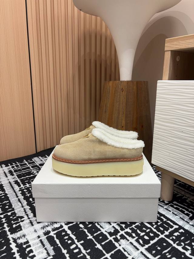 25Ss Autumn/Winter New Prada Triangle Logo Platform Muffins Closed-Toe Fleece Sl