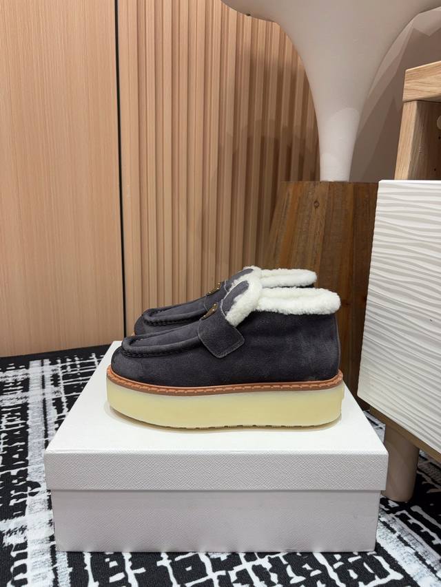 25Ss Autumn/Winter New Prada Triangle Logo Thick-Soled Ankle Boots Lace-up Snow 25Ss Autumn/Winter New Prada Triangle Logo Thick-Soled Ankle Boots Lace-up Snow