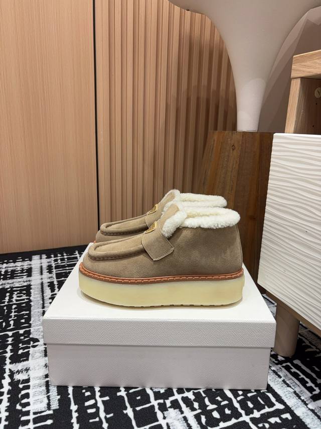 25Ss Autumn/Winter New Prada Triangle Logo Thick-Soled Ankle Boots Lace-up Snow 25Ss Autumn/Winter New Prada Triangle Logo Thick-Soled Ankle Boots Lace-up Snow