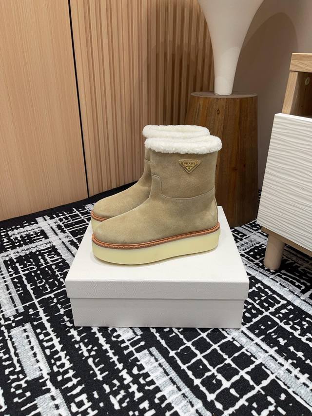 25Ss Autumn/Winter New Prada Triangle Logo Thick-Soled Wool-Lined Short Snow Boo