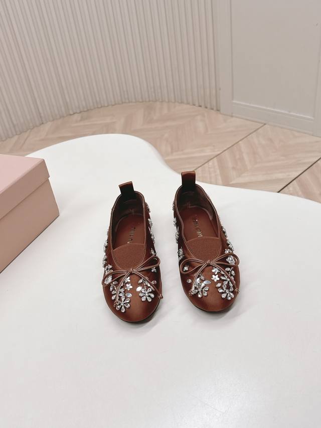 Selling Miu Miu 2026 Spring New Mary Jane Shoes. Versatile and slimming design.