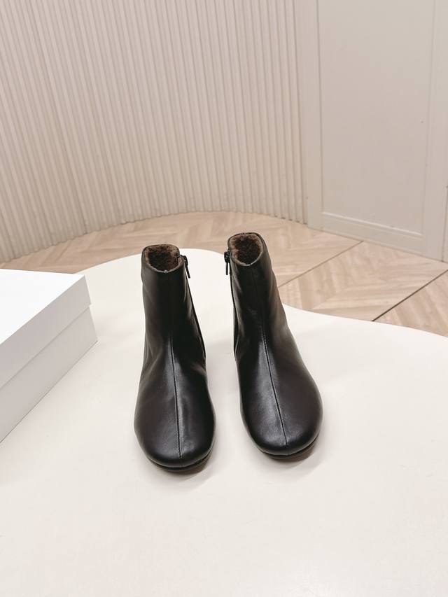 The Row New Martin Boots (Ankle Boots) - Classic, simple, stylish, and versatil