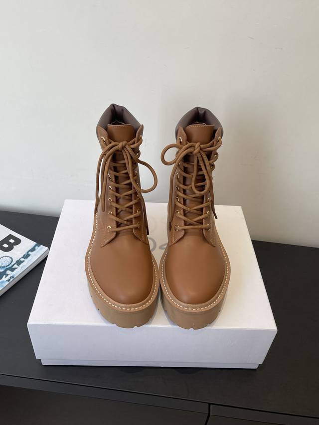 Celine Retro Platform Martin Boots (Ankle Boots) A viral sensation! Influencers