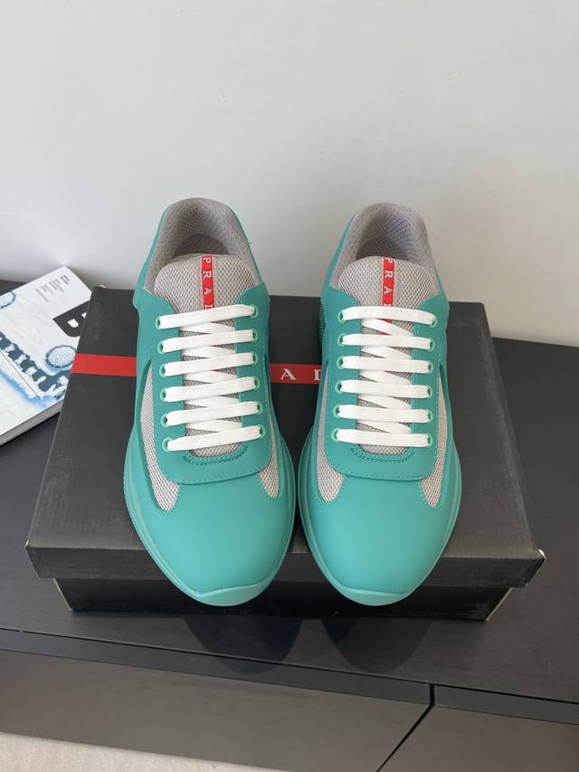 Prada Classic Men's Casual Sneakers Made with imported solid color cowhide and