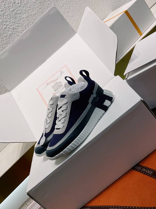 Gift box packaging available. Hermes high-end men's and women's sizes are the s