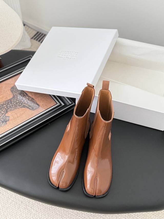 High-end quality! Maison Margiela Mm6 split-toe ankle boots, made in Italy with