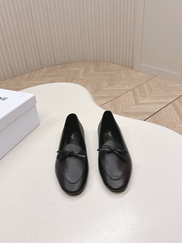 Selling Celine 2026 Spring/Summer latest loafers. Super popular loafers recomme
