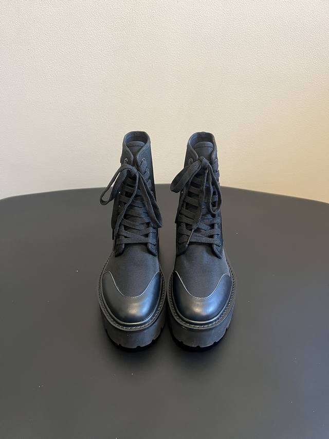 Top-tier Celine 25Ss Arc de Triomphe Retro Thick-Soled Lace-up Dr. Martens Boots