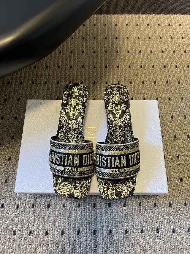 Retail-grade Dior 26Ss Early Spring New Style Flat Slip-on Sandals ( ) These cla