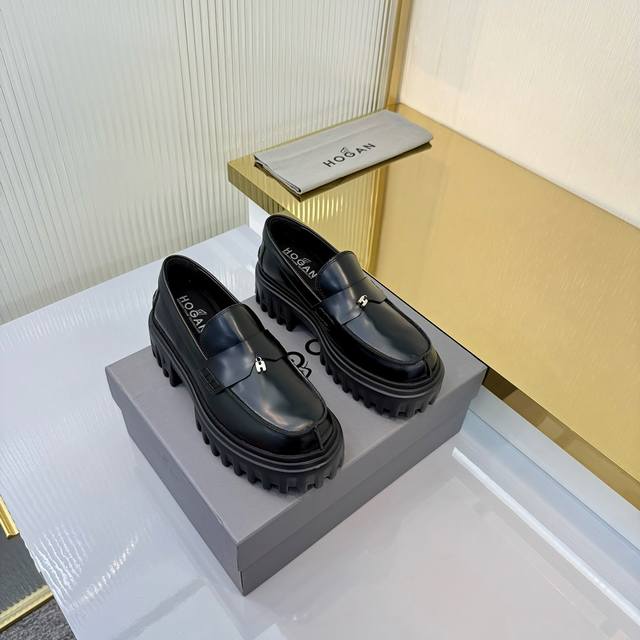 Factory Price (pp): Hogan H700 series features a distinctive platform design wit