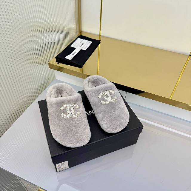 Factory Price (pp): Chanel 25Ss Autumn/Winter New Wool Slippers The upper featur