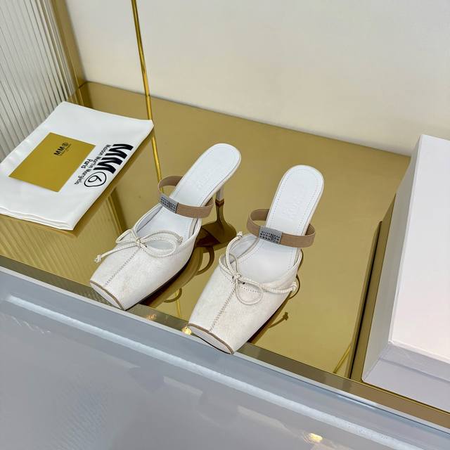 Factory Price (pp): Mm6 Maison Margiela Square Toe Bow Mule Slippers. The bow on
