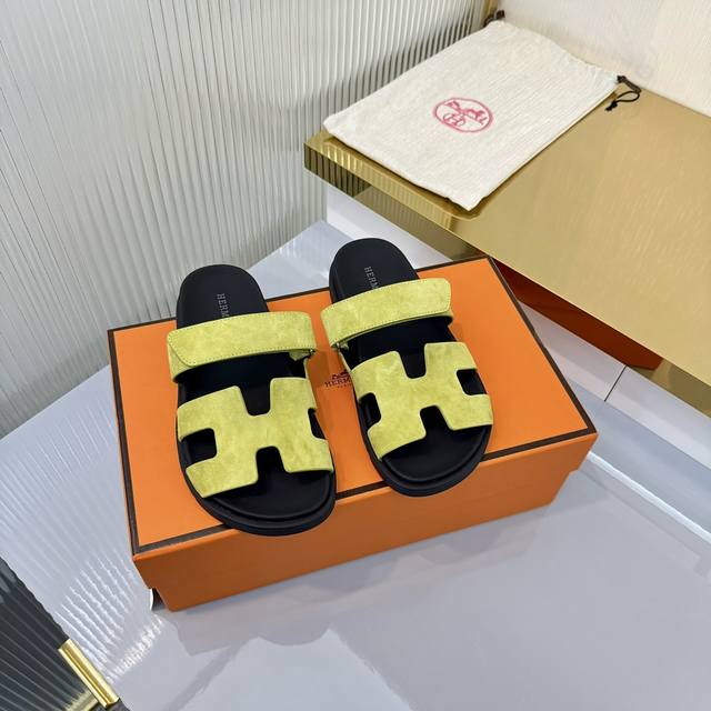 Top-tier version Hermes super popular couple's flip-flops, perfect for pairing w