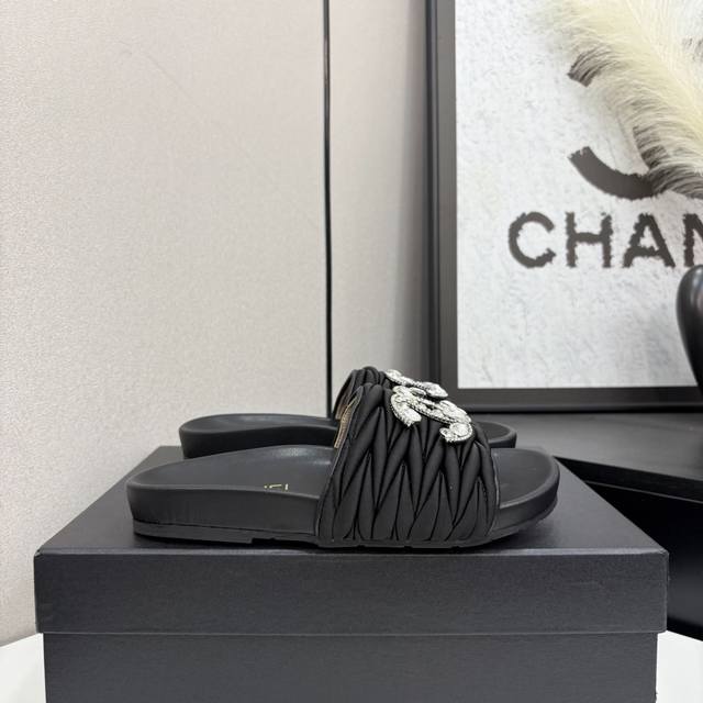 Chanel Miu Miu 25Ss Spring/Summer New Arrival: Chanel Letter Rhinestone Buckle P