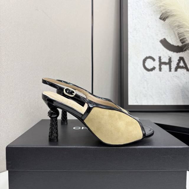 Chanel 25K New Peep Toe M