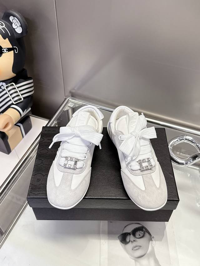 Sizes 35-40 Roger Vivier 2025Ss German Training casual shoes are absolutely ama