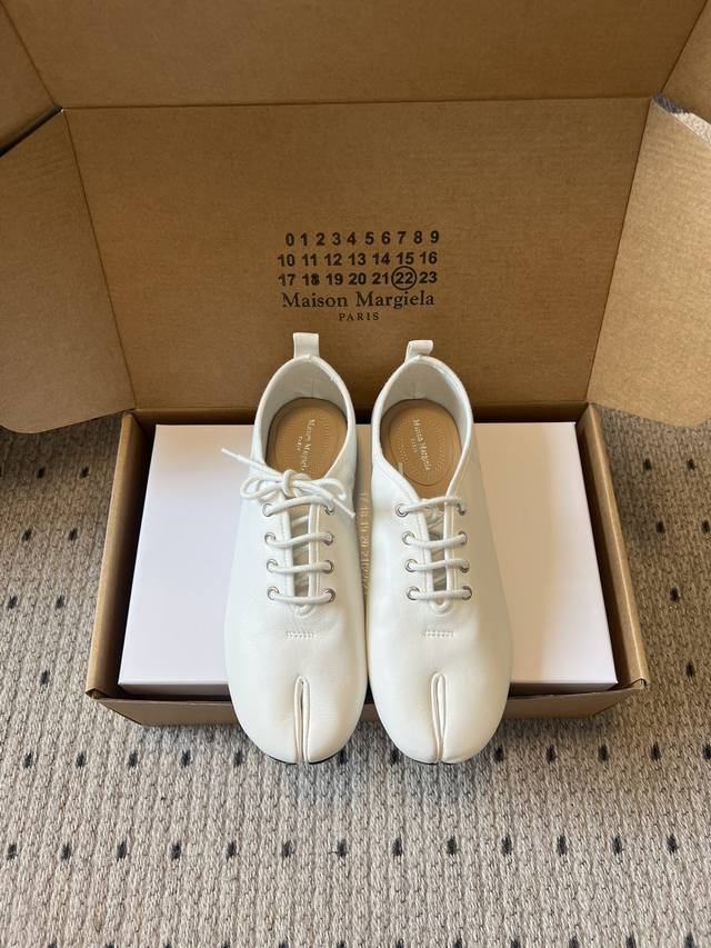 Maison Margiel* Low-top Flat Lace-up Casual Shoes with Split Toe The Tabi toe de