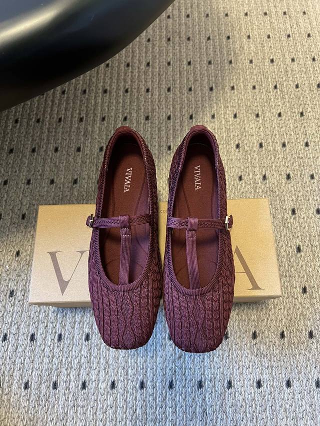 Vivai*25Ss Knitted Mary Jane Flats These square-toe flats offer ample space for