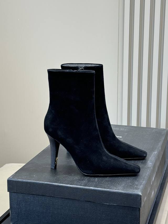 YSL's most comfortable boots. They're also very versatile. This year's new style