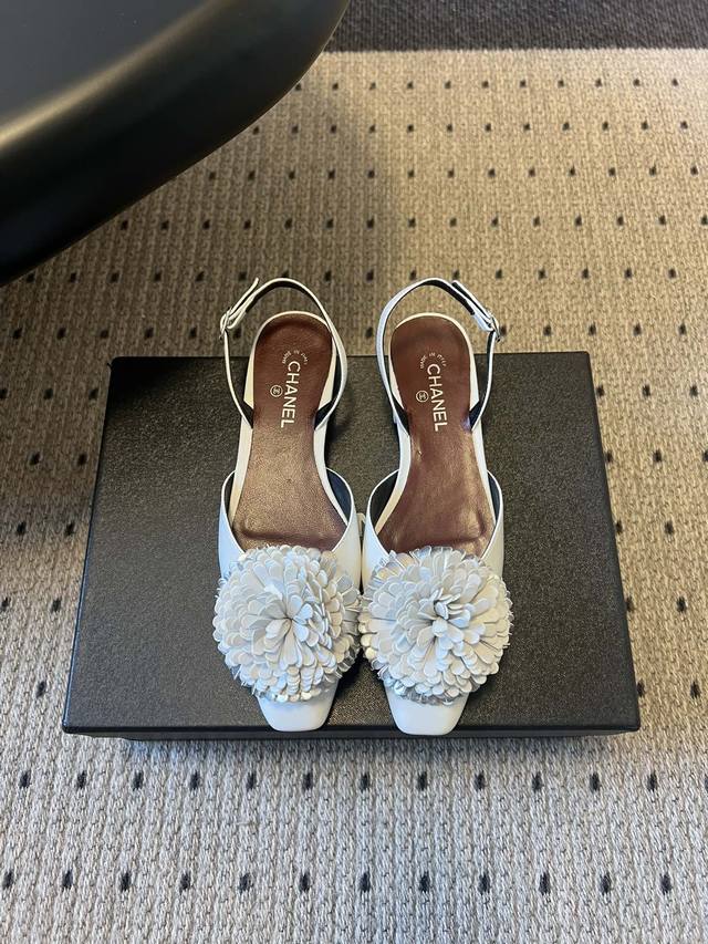 Top Quality Chanel 25Ss Spring/Summer Camellia Embellished Strapless Flat Casual