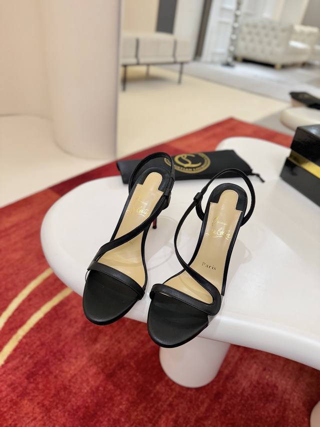 S Smooth-soled sandals. New arrival from the Spring/Summer collection, these cre