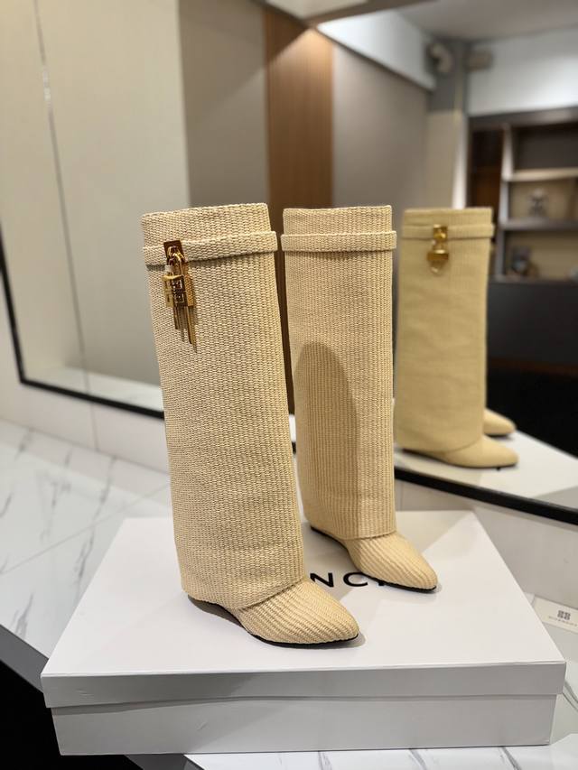 Authentic, Custom-Made Givenchy 2025 New High-Heeled Boots, Top-Quality Version