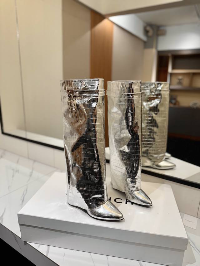 Authentic, Custom-Made Givenchy 2025 New High-Heeled Laminated Leather Wrinkled