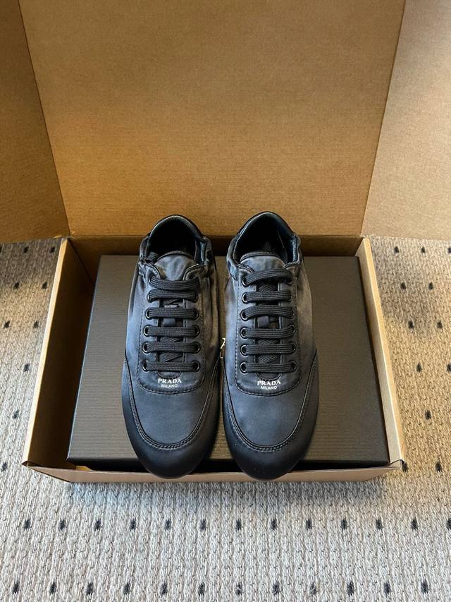 Prada Classic Retro German Training Shoes Casual Shoes These shoes feature a lo