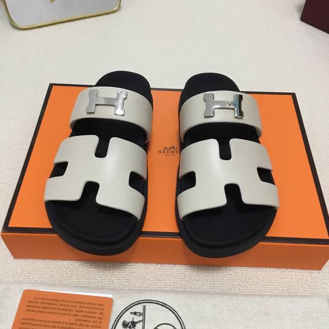 New color added 35 45. Outer material: top layer cowhide, sheepskin lining.