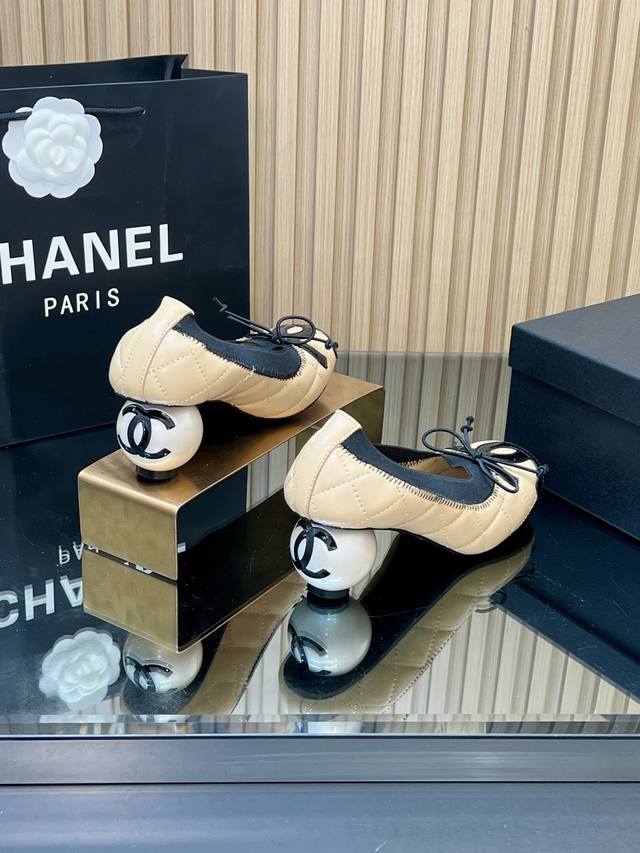 Top-tier version Chanel small pearl heel ballet flats with large logo and diamon