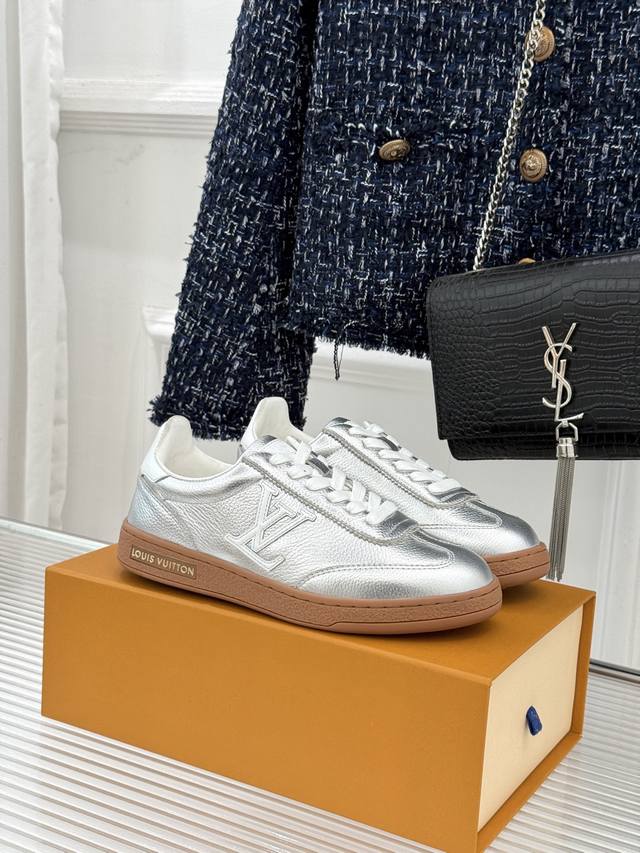 LV's Early Spring New Arrival German Training Shoes As the retro trend of German