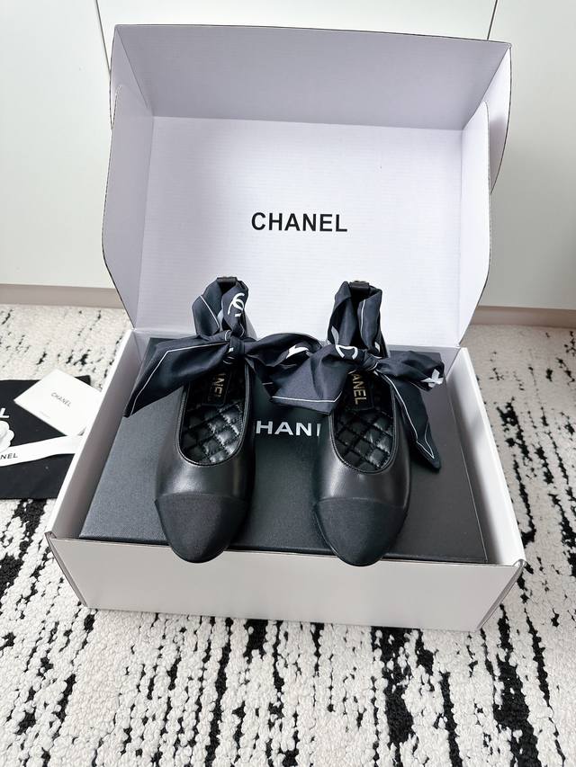 Top-quality silk scarf flat Mary Jane shoes. Original replica, runway style, abs