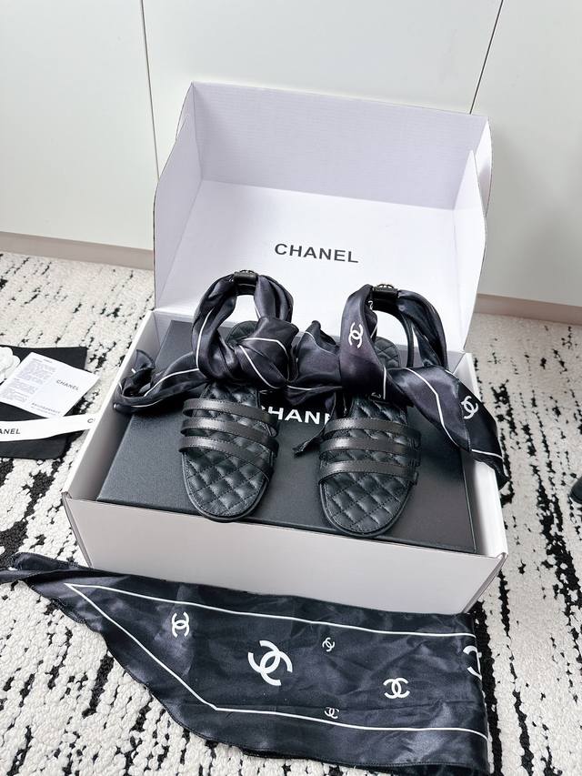 Top-quality brand new classic silk scarf sandals. Original replica of the runway