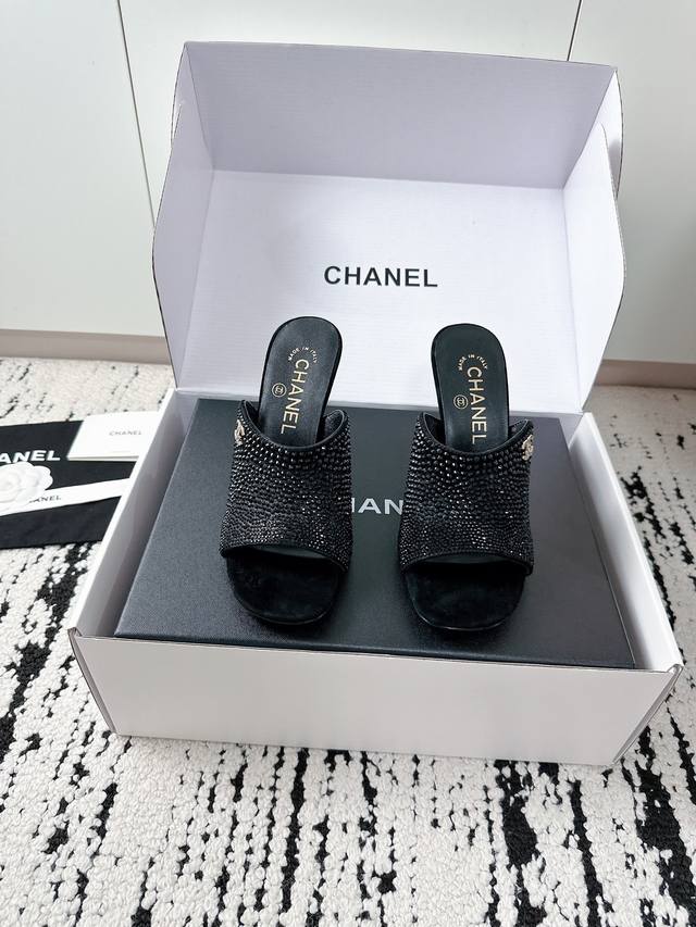 High-quality stiletto sandals ( ) with chain embellishments, unique style, ligh