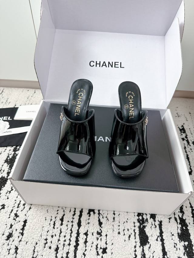 High-quality stiletto sandals ( ) with chain embellishments, unique style, ligh