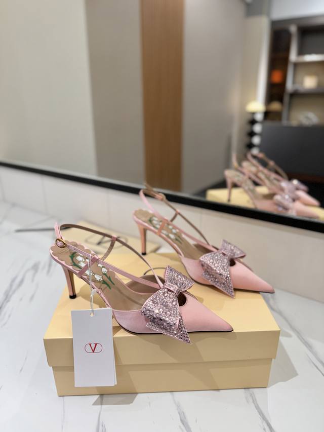 Factory Price (pp): Valentino's latest bow-adorned pointed-toe shoes. The bow el