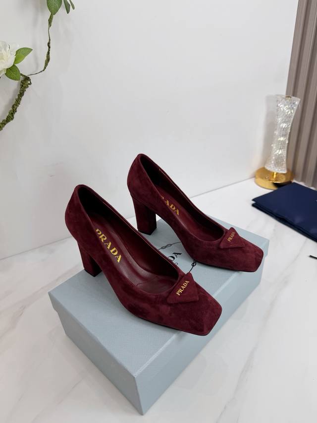 Factory Direct Release 2026 Sss: Prada's latest long and short boots, sandals,