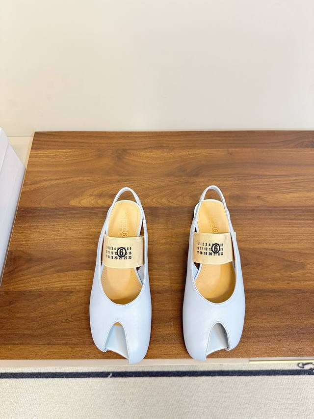 Mm6 Margiela Split-Toe Mary Jane Sandals N.Mm6 Margiela's split-toe Mary Jane sa