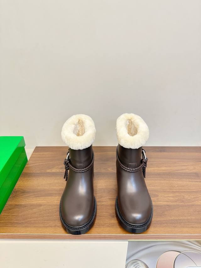 Bottega Veneta James Shearling Ankle Boots These Bv James ankle boots are made