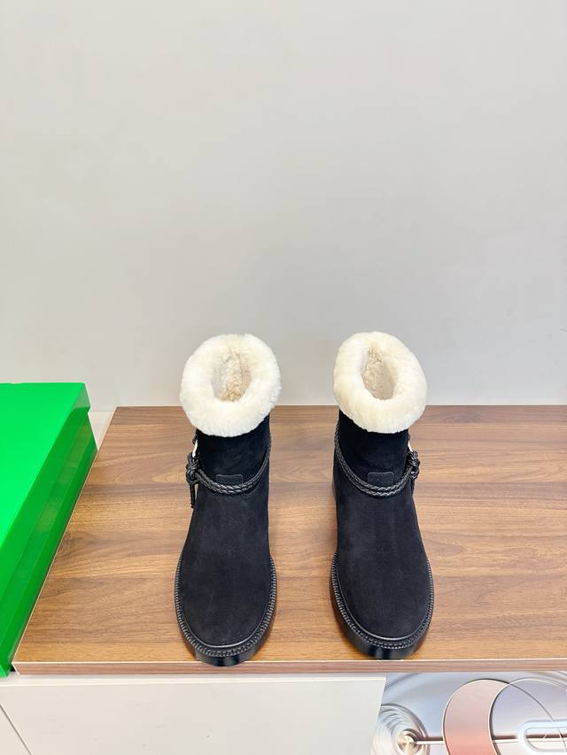 Bottega Veneta James Shearling Ankle Boots These Bv James ankle boots are made o