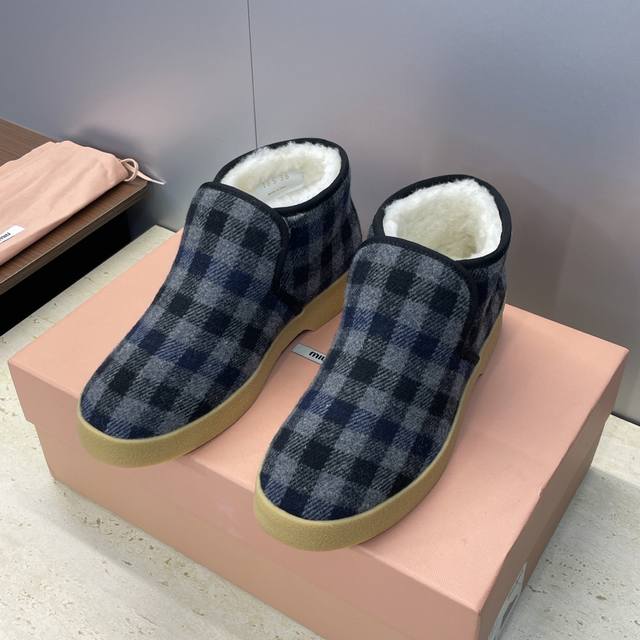 Factory price Miumiu 2025 Autumn/Winter New Style Lambswool Warm High-Top Women'