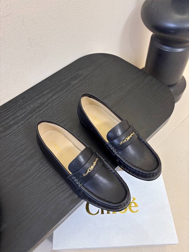 Spring/Summer New Chloe Round Toe Flat Loafers Crafted from premium cowhide leat