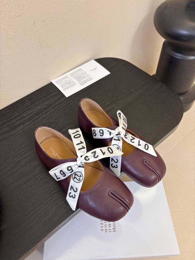 2026 5Maison Margie split-toe chunky heel flat retro Mary Jane doll head apple h